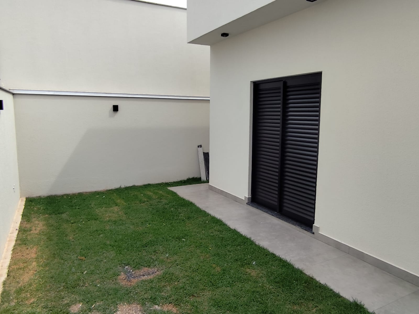 foto do anúncio Casa à venda no Jardim Chamonix, região Leste de Londrina/PR. Residência nova com 161m² de construção em terreno de 250m², pronta para morar!